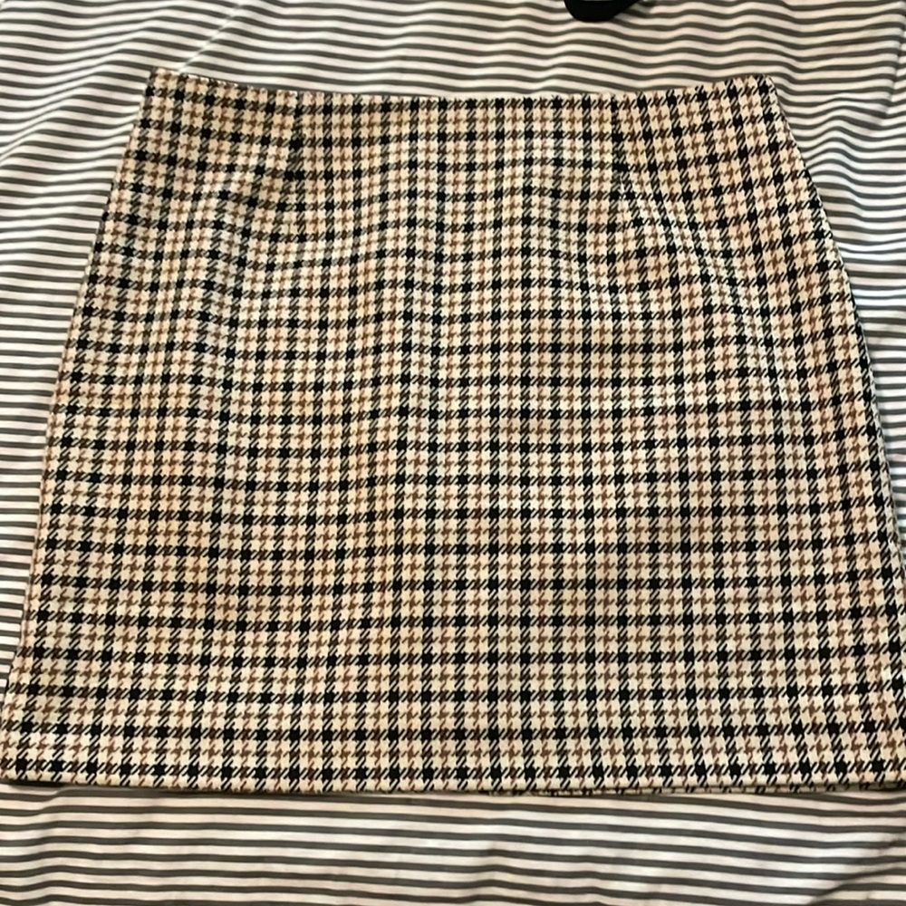 H&M houndstooth mini skirt